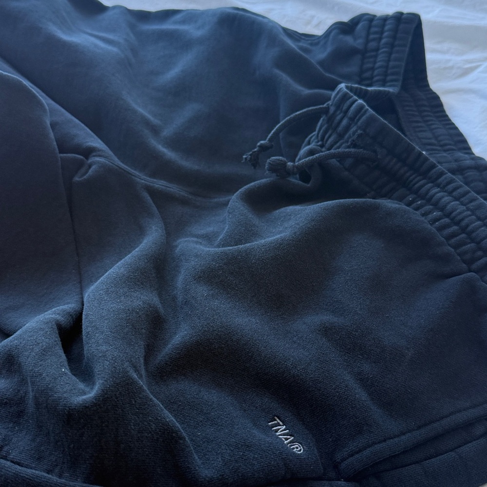 Aritzia TNA Cozy Fleece Joggers in Black - Picture 8 of 9